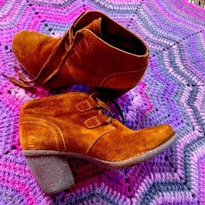 Clark’s Size 9 Suede Booties